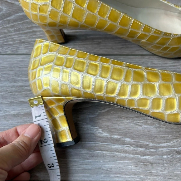Vintage Thomas Wallace Yellow Gold Croc Giraffe Patern Patent Leather Heels - Picture 13 of 14
